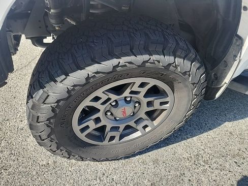 Used 2022 Toyota 4Runner SR5 Premium w/ Moonroof Package AWD/4WD image 9