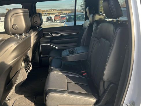 Used 2024 Jeep Wagoneer Series II w/ Flexible Seating Group image 26