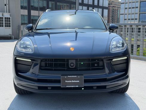 Certified 2022 Porsche Macan S AWD/4WD image 10