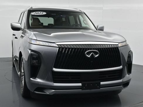 Used 2025 INFINITI QX80 Sensory AWD/4WD image 10