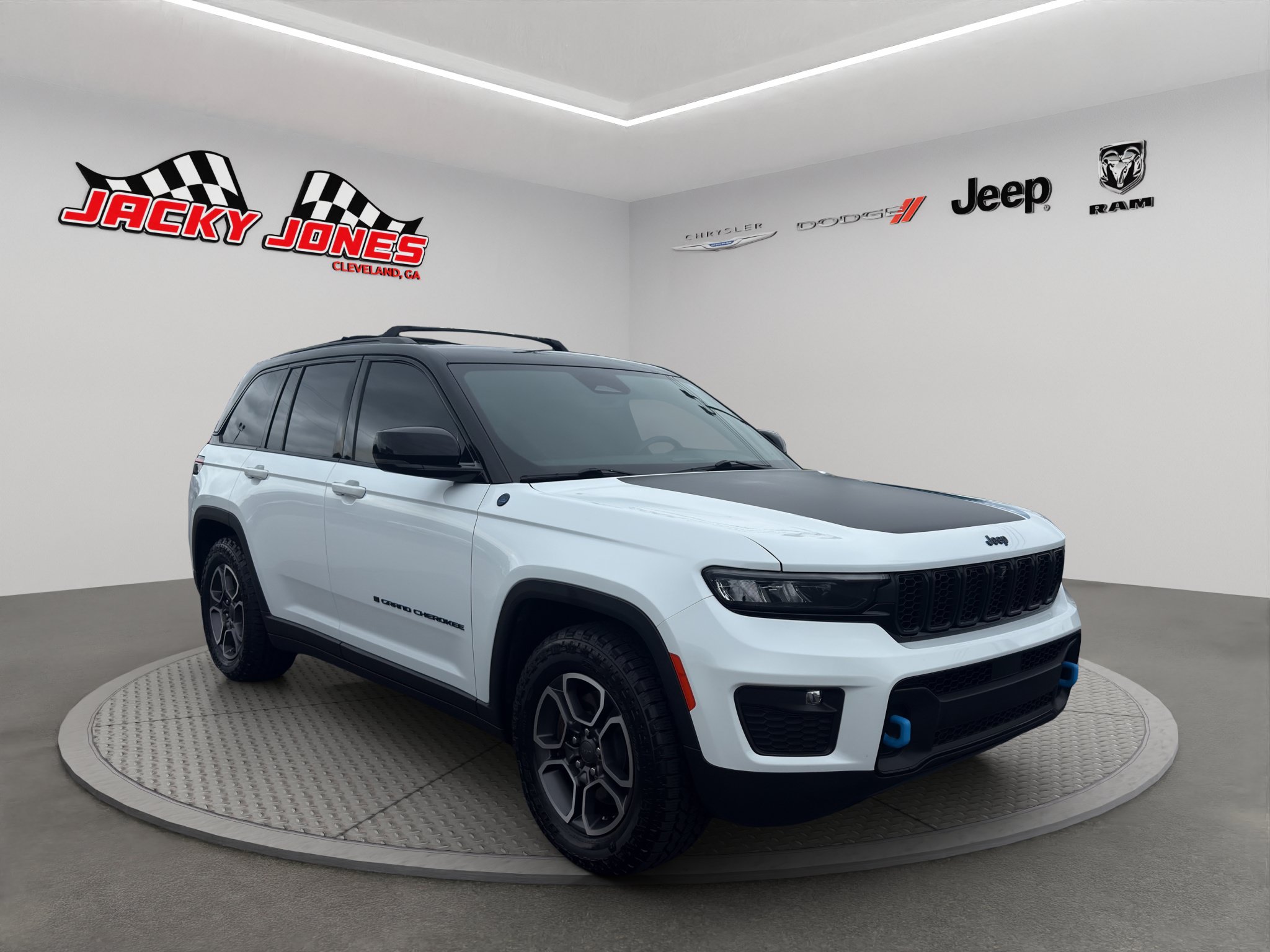 Used 2023 Jeep Grand Cherokee Trailhawk AWD/4WD image 13