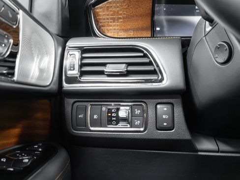 Used 2022 Lincoln Navigator Black Label image 32