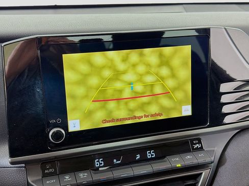 Used 2025 Toyota Camry LE image 31