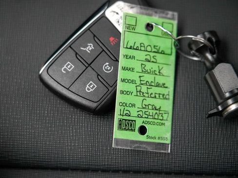 Used 2025 Buick Enclave Preferred FWD image 6