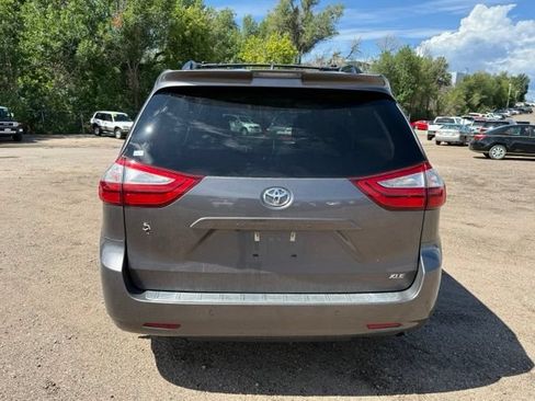 Used 2019 Toyota Sienna XLE Premium w/ Protection Package FWD image 5