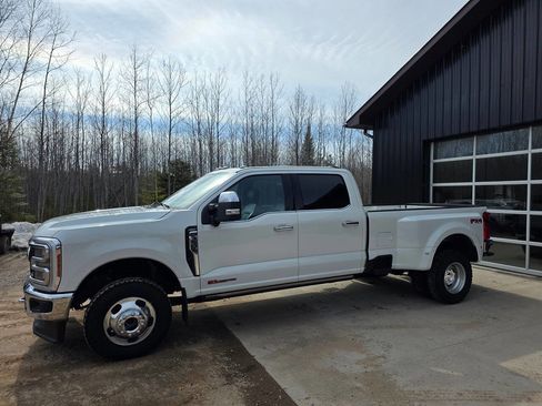 Used 2024 Ford F350 Lariat w/ Lariat Ultimate Package AWD/4WD image 2