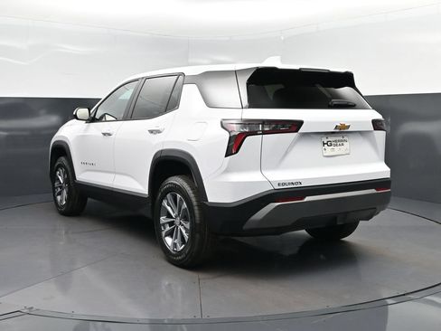 New 2026 Chevrolet Equinox LT w/ Convenience Package II FWD image 5