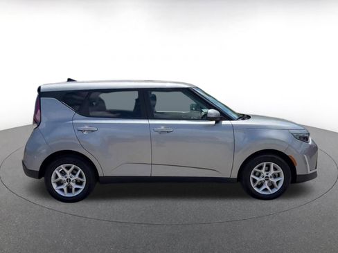Used 2025 Kia Soul LX w/ LX Technology Package FWD image 16