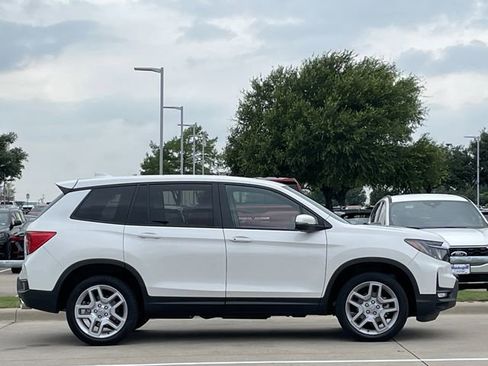 Used 2025 Honda Passport EX-L image 3