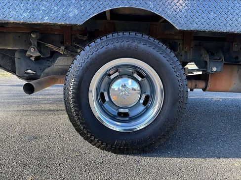 Used 2018 RAM 3500 Tradesman w/ Chrome Appearance Group image 41