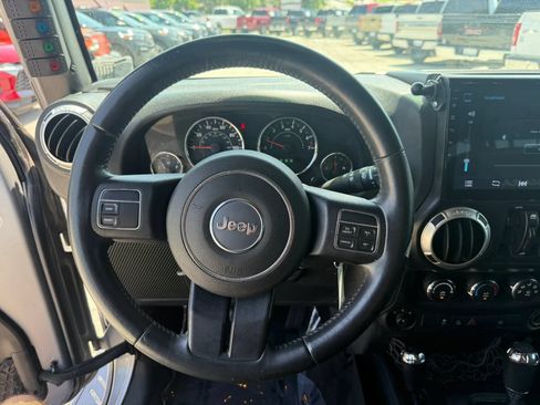 Used 2016 Jeep Wrangler Unlimited Sahara AWD/4WD image 21