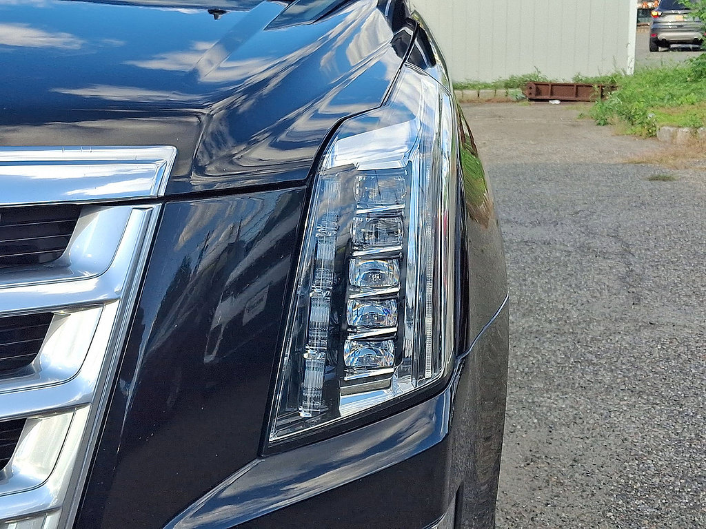 Used 2017 Cadillac Escalade Premium Luxury AWD/4WD image 34