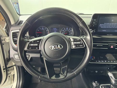 Used 2021 Kia Seltos EX image 16
