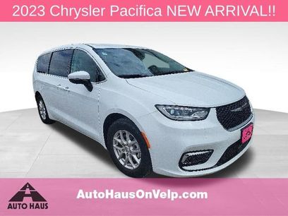 Used 2023 Chrysler Pacifica Touring-L