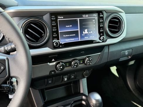 Used 2020 Toyota Tacoma SR5 RWD image 18