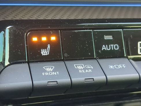 Used 2024 Toyota Prius XLE image 21