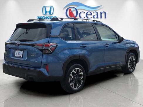 Used 2025 Subaru Forester Premium AWD/4WD image 3