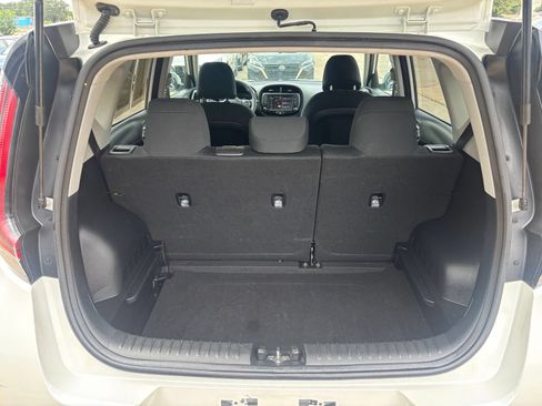 Used 2025 Kia Soul LX w/ LX Technology Package FWD image 29