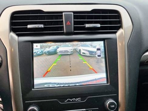 Used 2019 Ford Fusion SEL image 15