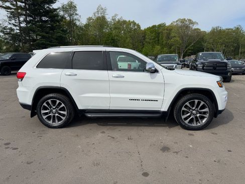 Used 2018 Jeep Grand Cherokee Limited w/ Luxury Group II AWD/4WD image 6