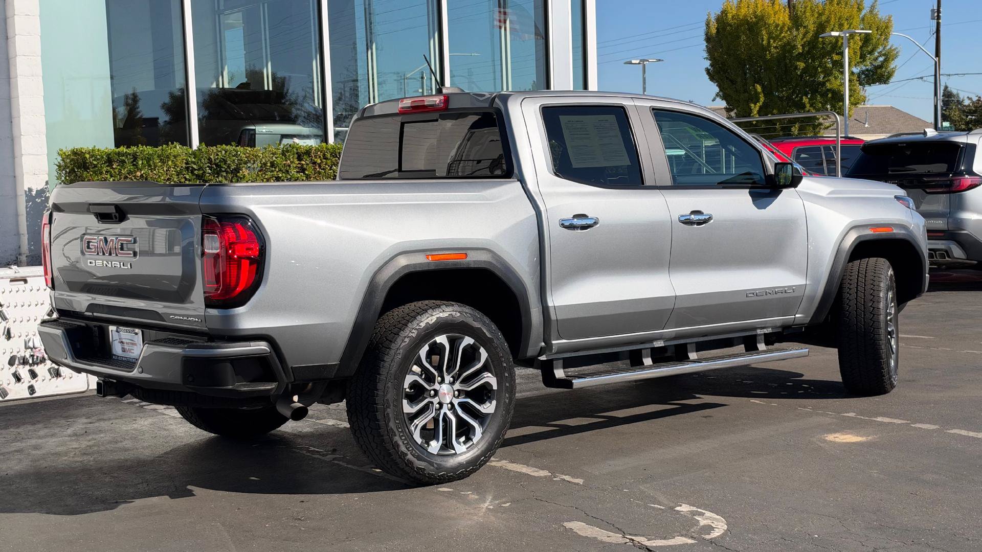 Used 2024 GMC Canyon Denali AWD/4WD image 4