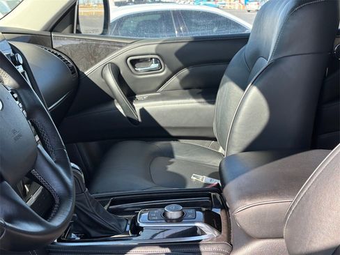 Used 2024 INFINITI QX80 Luxe image 10