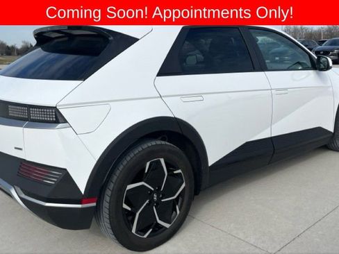 Used 2022 Hyundai Ioniq 5 SE image 2