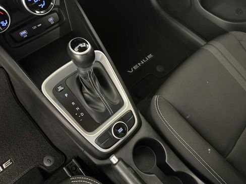 Certified 2024 Hyundai Venue SEL FWD image 21