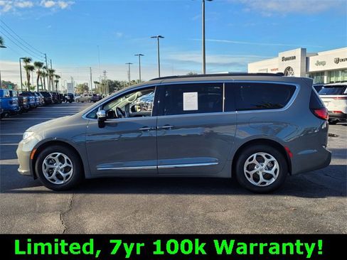 Used 2023 Chrysler Pacifica Limited image 4