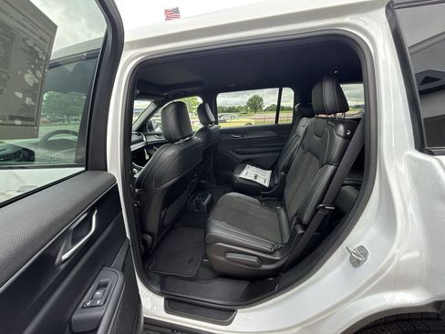 New 2025 Jeep Grand Cherokee L Altitude RWD image 13