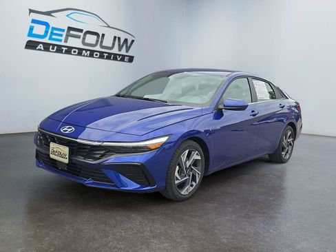 Used 2025 Hyundai Elantra SEL FWD image 7