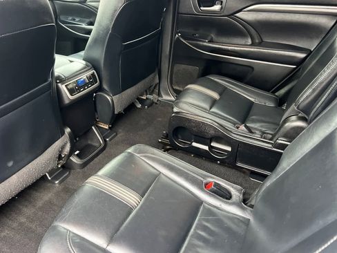 Used 2017 Toyota Highlander SE image 5