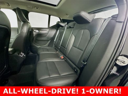 Used 2025 Volvo XC40 B5 Core image 12