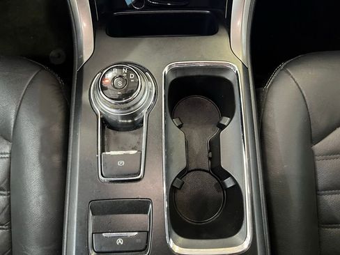 Used 2017 Ford Fusion SE w/ Fusion SE Technology Package image 14