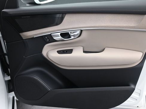 New 2026 Volvo XC90 B6 Plus image 13