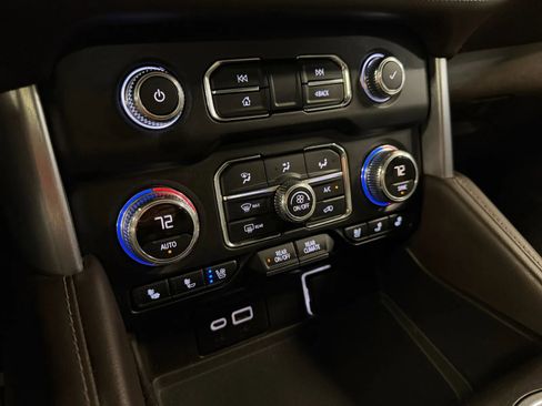 Used 2021 GMC Yukon XL SLT w/ SLT Luxury Plus Package image 34