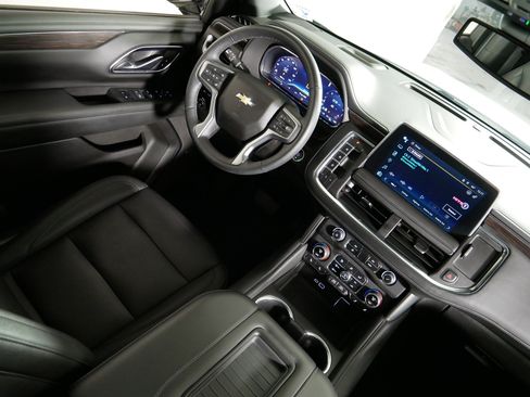 Used 2024 Chevrolet Tahoe LT w/ LT Signature Package AWD/4WD image 9