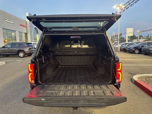 Used 2024 Chevrolet Colorado ZR2 w/ Technology Package image 27