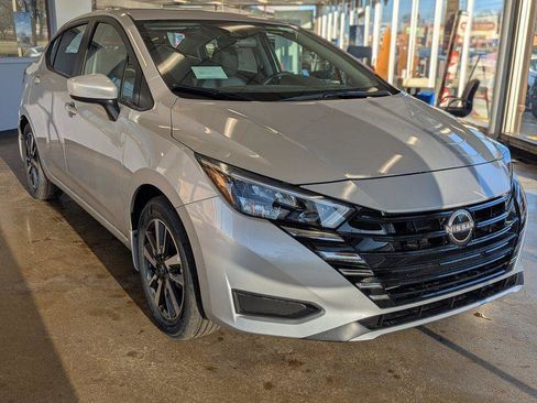 New 2025 Nissan Versa SV w/ Trunk Package FWD image 4