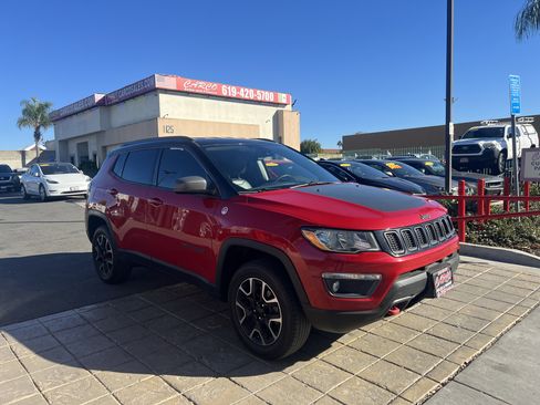 Used 2021 Jeep Compass Trailhawk image 2