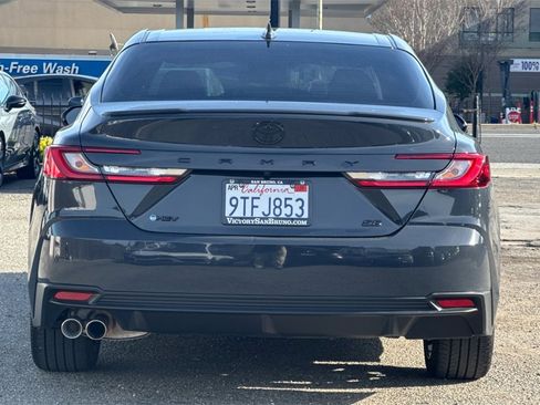 Used 2025 Toyota Camry SE image 5