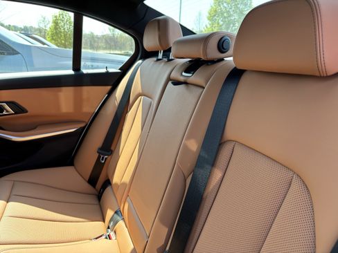 Certified 2025 BMW 330i Sedan image 33