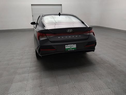 Used 2025 Hyundai Elantra SEL image 6