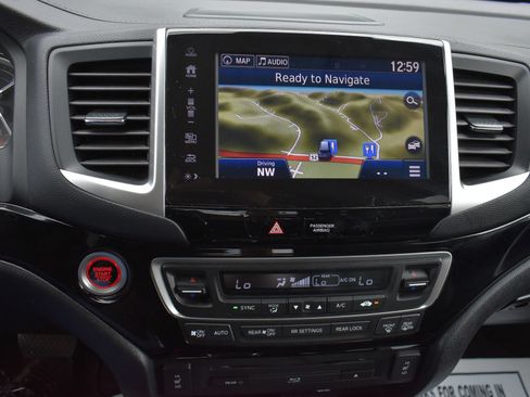 Used 2017 Honda Pilot Touring image 28