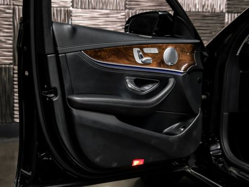 Used 2017 Mercedes-Benz E 300 image 40