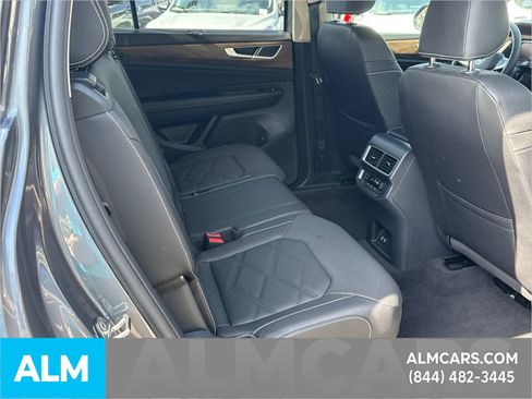 Used 2025 Volkswagen Atlas SE image 18