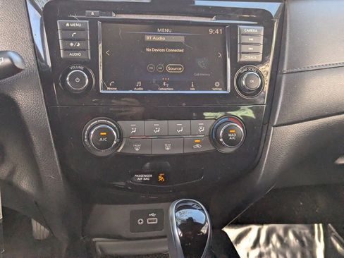 Used 2020 Nissan Rogue S image 21