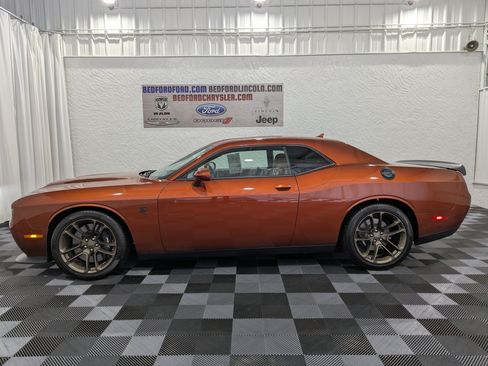Used 2023 Dodge Challenger SRT Hellcat w/ Driver Convenience Group RWD image 2