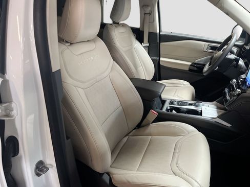 Used 2024 Ford Explorer Platinum w/ Technology Package AWD/4WD image 29