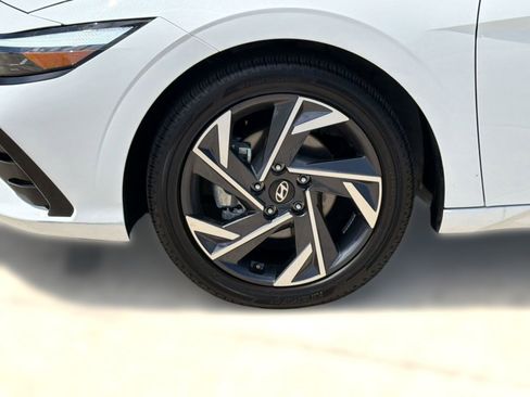 Used 2025 Hyundai Elantra SEL FWD image 12